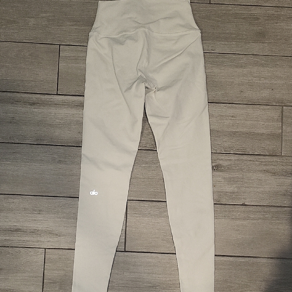 ALO Yoga High-Waisted Leggings in Off White